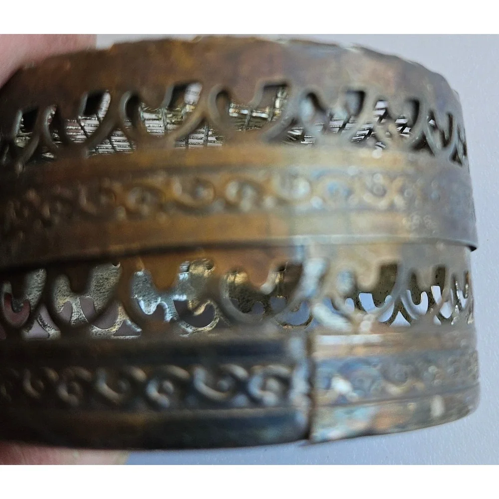 Vintage Metal Vanity Trinket Box Silver Tone Dresser Powder‎ Jar Round Rose Lid